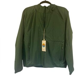 NWT Vuori renew trainer shell VIRIDIAN Size: M